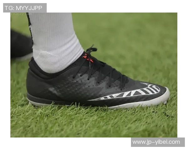 探索足球鞋TF和IC的区别与选择技巧助你提升场上表现